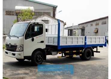 Xe tải Hino XZU730 4.9 tấn thùng dài 5m7