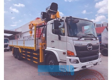 XE CẨU HINO FM8JW7A-U SOOSAN model SCS746L 8 TẤN