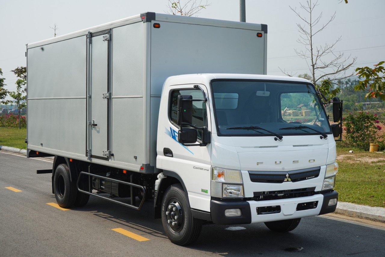 Xe tải Mitsubishi Fuso Canter  4,4 tấn 2022