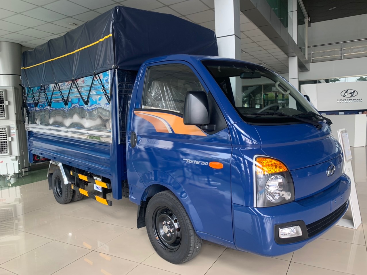 hyundai-h150-thung-mui-bat