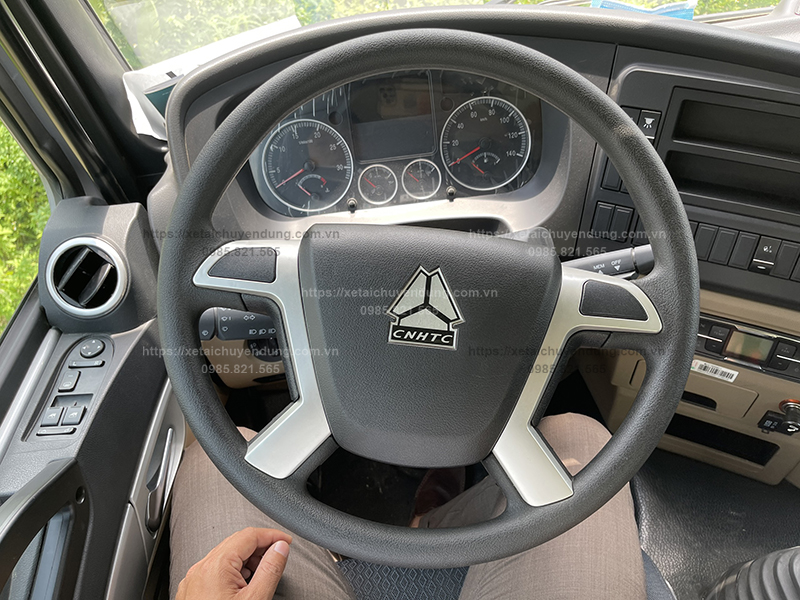 Vô lăng xe 4 chấu cao cấp