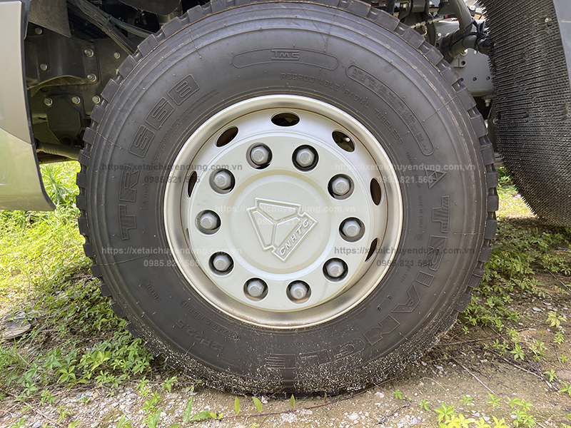 Lốp xe Howo 3 chân 6x4