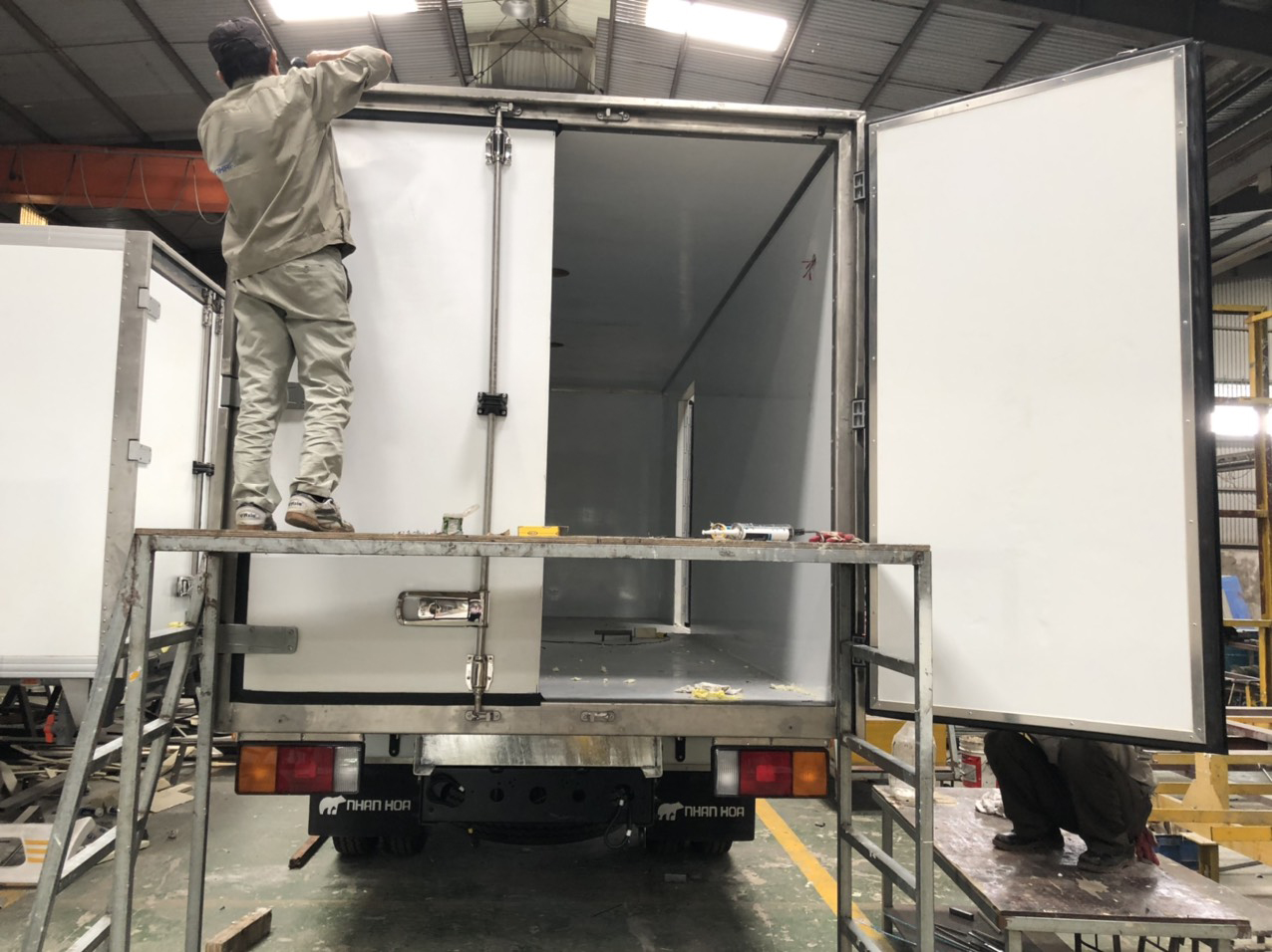 đóng thùng xe tải đông lạnh